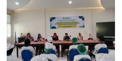 Dosen Pendamping Wirausaha Masyarakat (PDPWM) Dampingi SMKN 3 Palangka Raya Kembangkan Dendeng Kelakai Khas Tanah Gambut