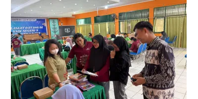 SMKN 3 Palangka Raya Gelar Sosialisasi Media Pembelajaran Televisi Interaktif dan Tata Kelola Perpustakaan Digital Bersama Penerbit Erlangga