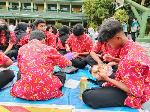SARAPAN BERSAMA SMKN 3 PALANGKA RAYA