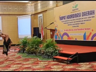 PENAMPILAN TARI DARI SISWA SMKN 3 PALANGKA RAYA 