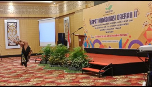 PENAMPILAN TARI DARI SISWA SMKN 3 PALANGKA RAYA 
