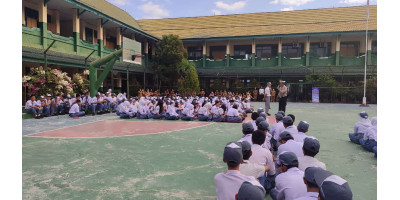 SOSIALISASI SATLANTAS POLRESTA PALANGKA RAYA TERTIB BERLALU LINTAS DI SMK NEGERI 3 PALANGKA RAYA