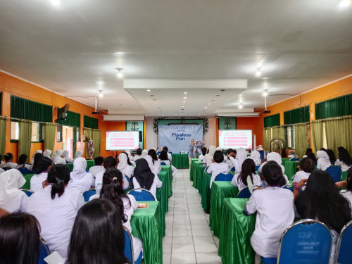 SOSIALISASI KECANTIKAN DARI WARDAH DI SMKN 3 PALANGKA RAYA